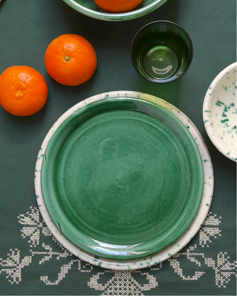 Smooth Green Ceramic Small Dinner Plate — CASA PLETÓRICA Handmade Spanish ceramics